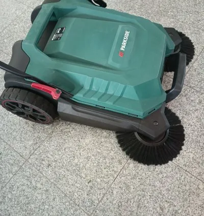 Parkside mehanički čistač – skuplja lišće i kamenčiće